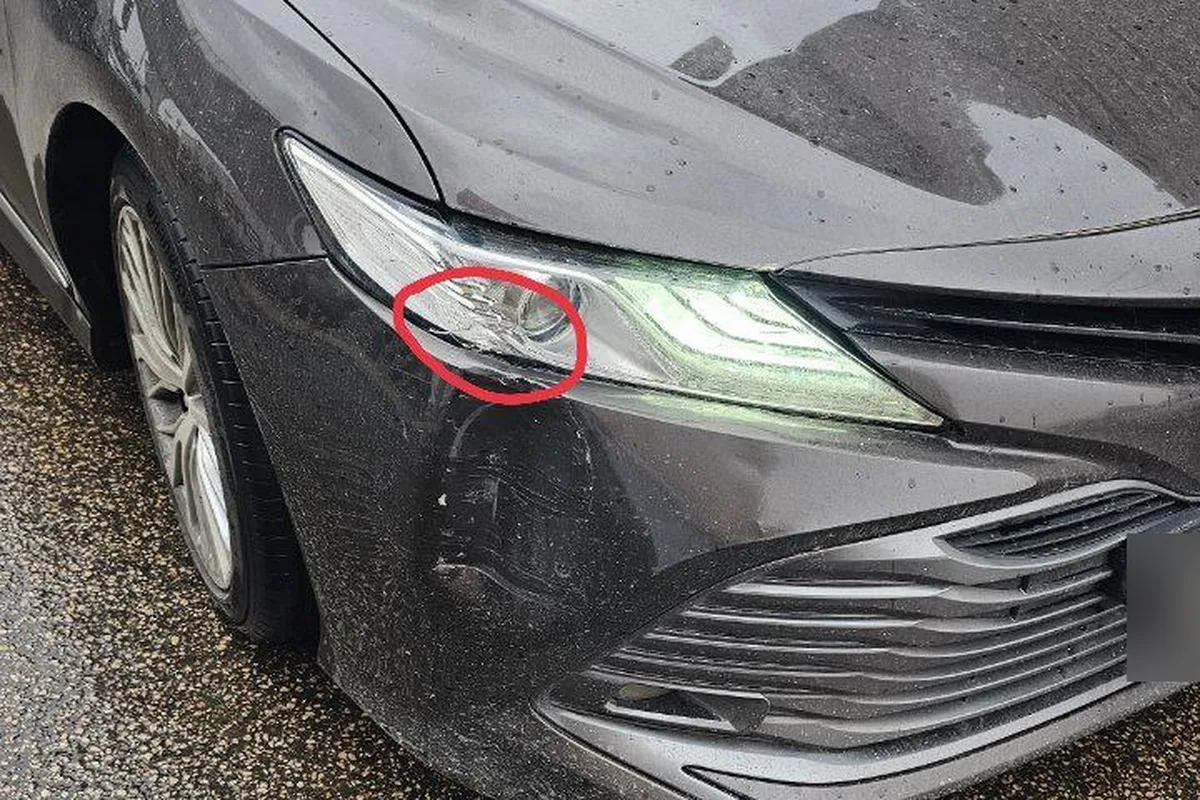 زجاج شمعة كامري انخدش وانكسر بعضه بعد احتكاك بدينا. صاحبها يبحث عن تركيب زجاج لأن الشمعة في الوكالة بـ2200 ريال.