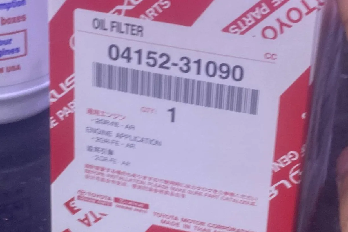 فلتر زيت 04152-31090 بعلبة لكزس وتويوتا ومكتوب عليه 2GR-FE: نشره مالك ردّاً على سؤال هل فلتر لكزس ست سلندر يركب على كامري V6 موديلات 18–24.